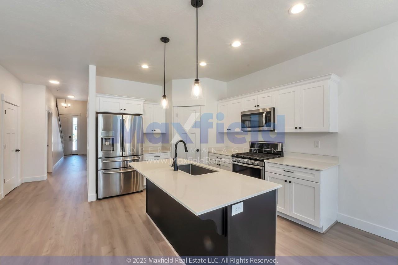 1451 N Sage Dr - Photo 4 of 34