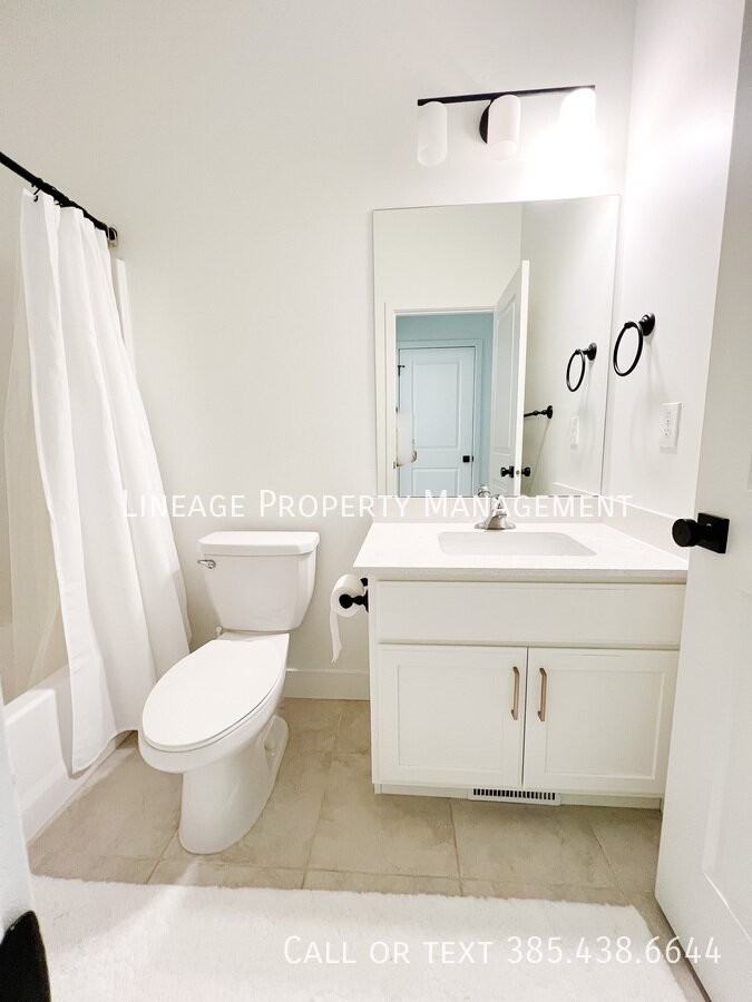 543 S 1040 W - Photo 3 of 6