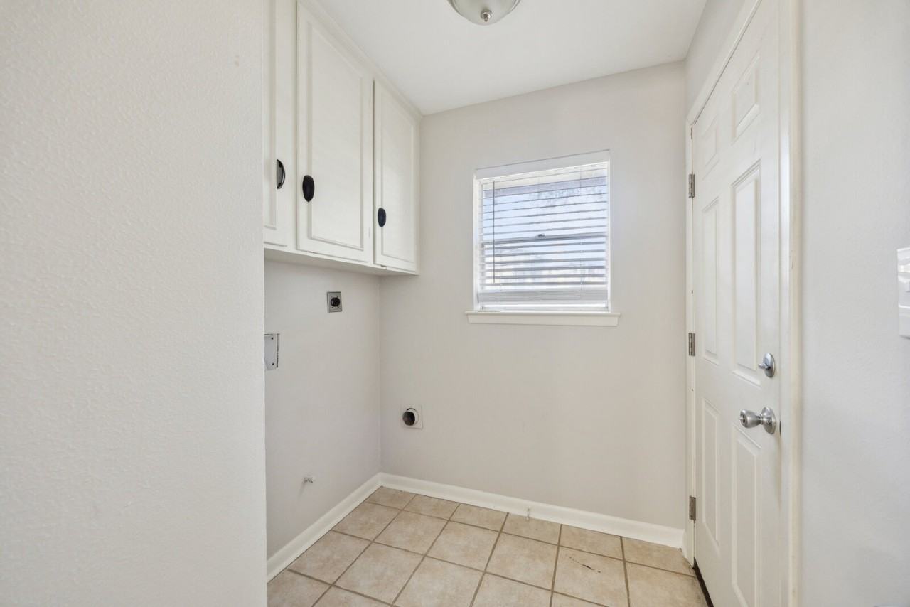 1725 Northcrest Dr - Photo 2 of 27