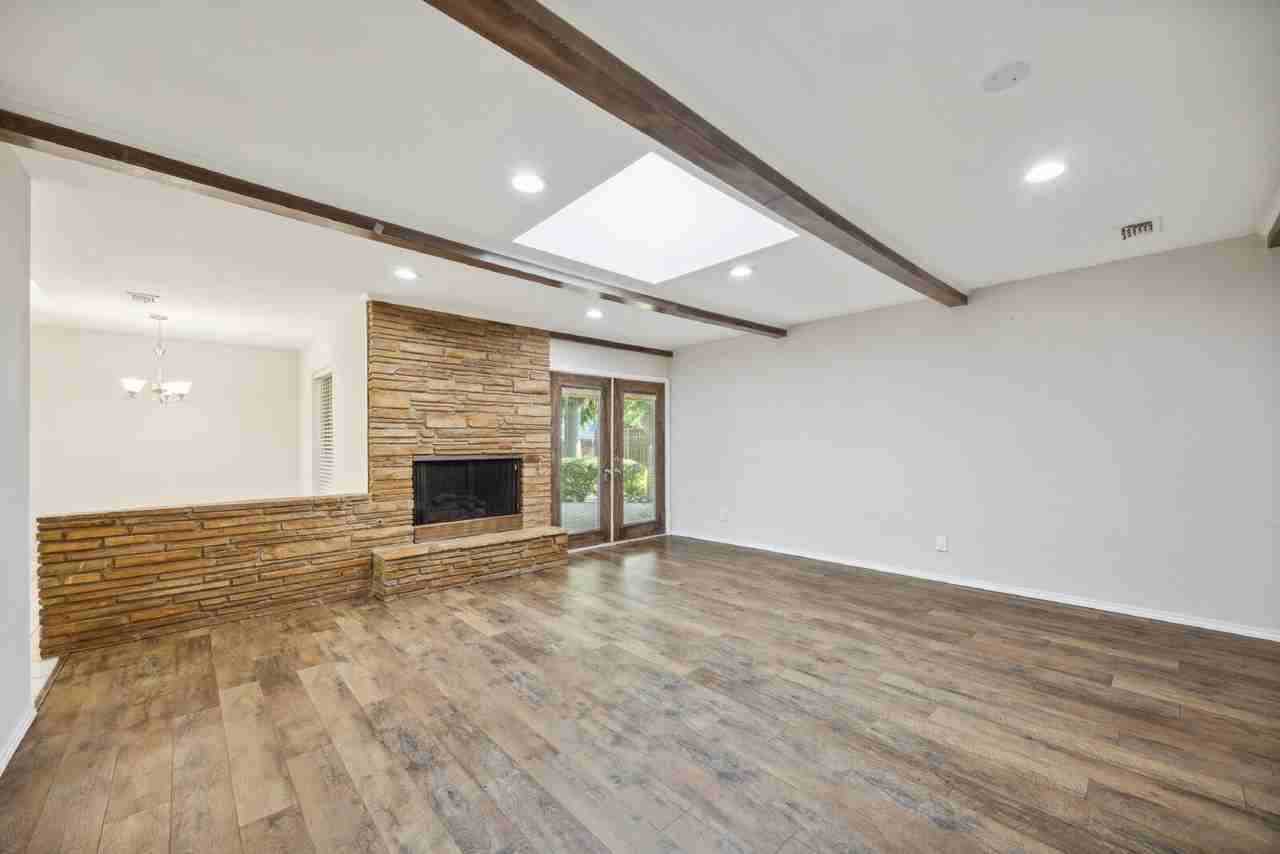 1725 Northcrest Dr - Photo 4 of 27