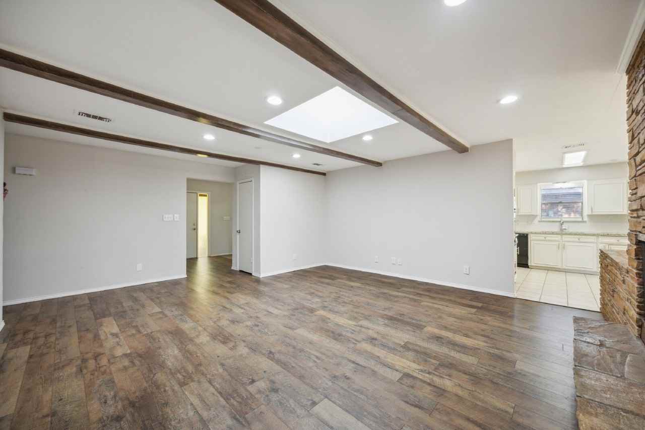 1725 Northcrest Dr - Photo 5 of 27
