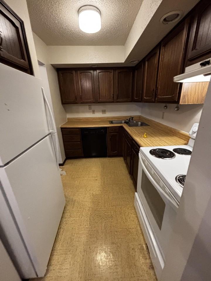 1 Richards Dr #1-6 - Photo 3 of 5