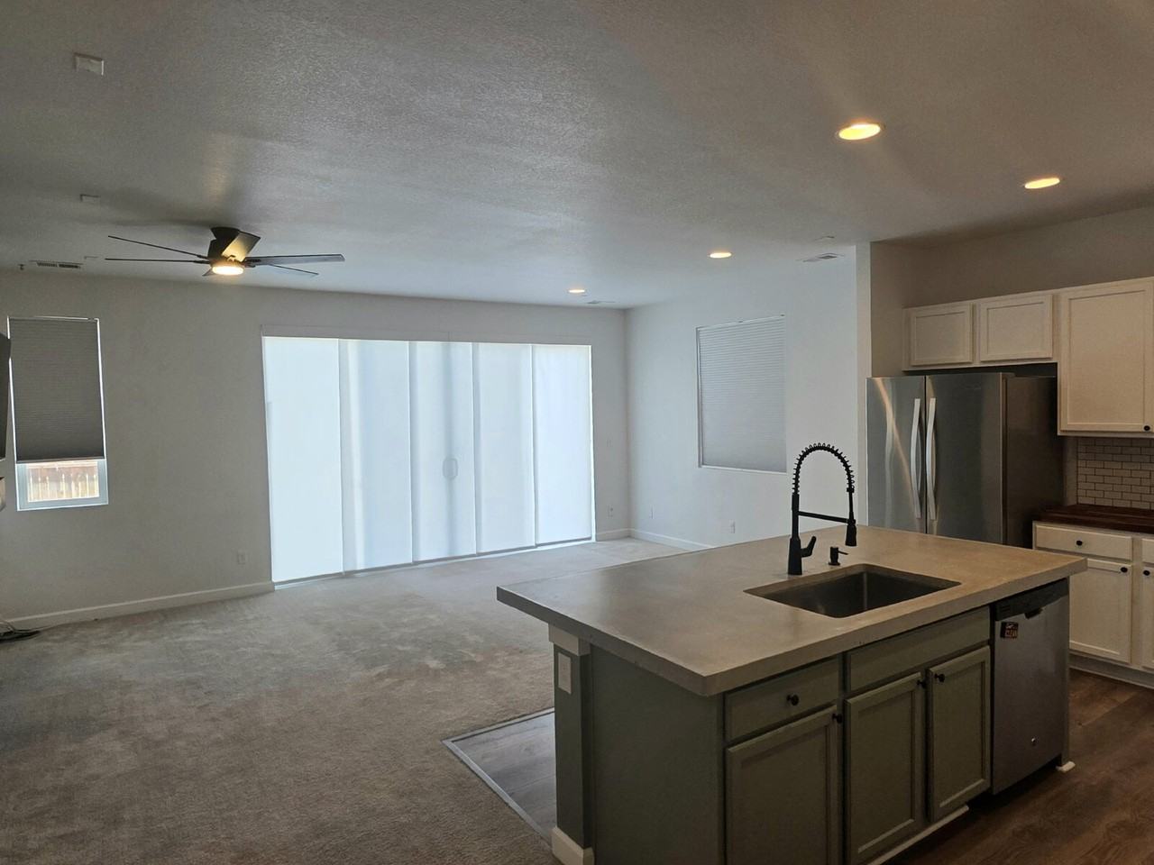 25606 E Bayaud Ave - Photo 4 of 33