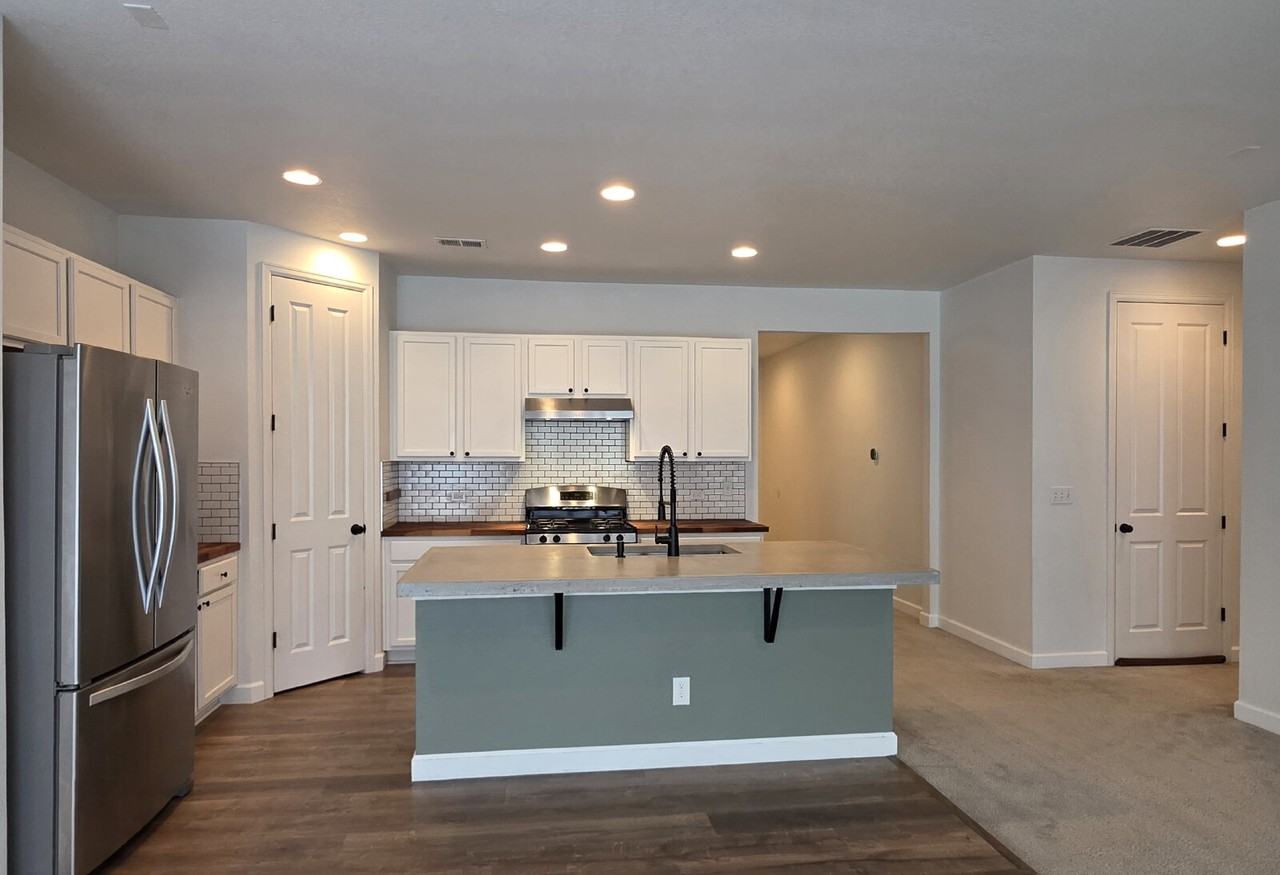 25606 E Bayaud Ave - Photo 6 of 33
