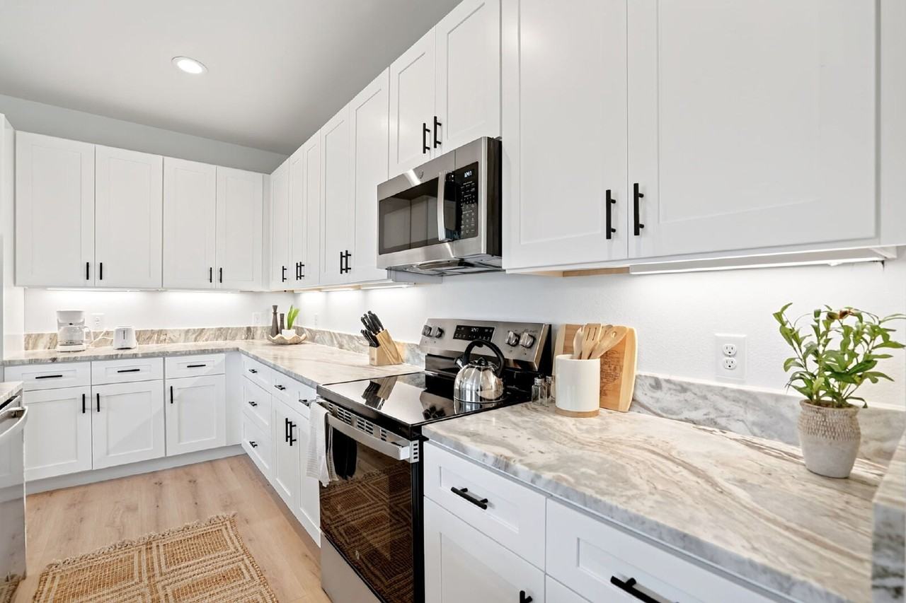 2330 Fairfax Dr - Photo 3 of 41