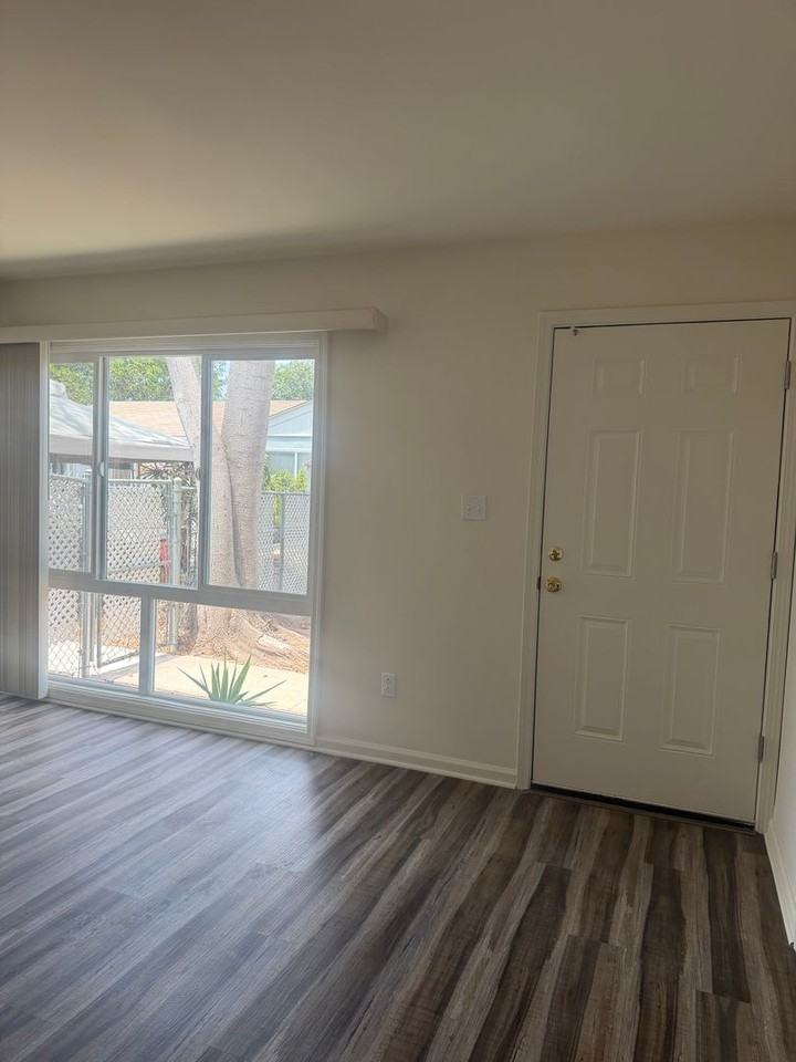 4539 Clairemont Dr - Photo 2 of 23