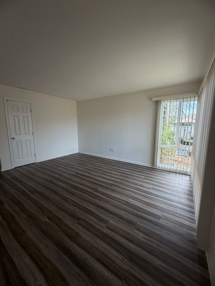 4539 Clairemont Dr - Photo 3 of 23