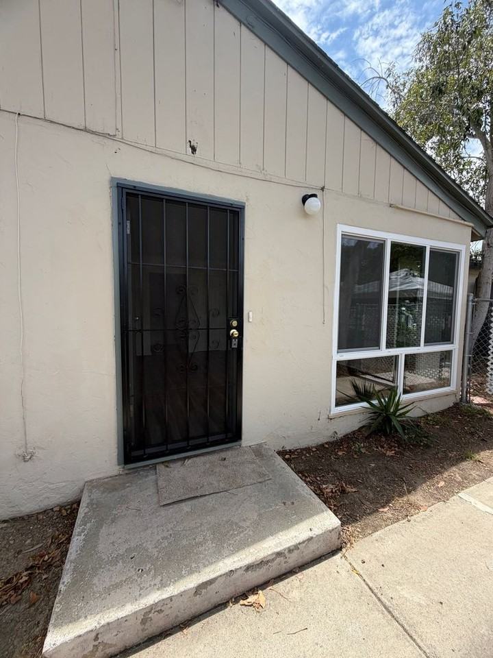 4539 Clairemont Dr - Photo 3 of 23