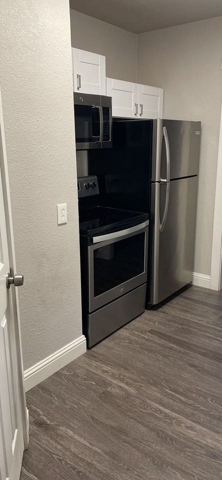1027 West St - Photo 3 of 9