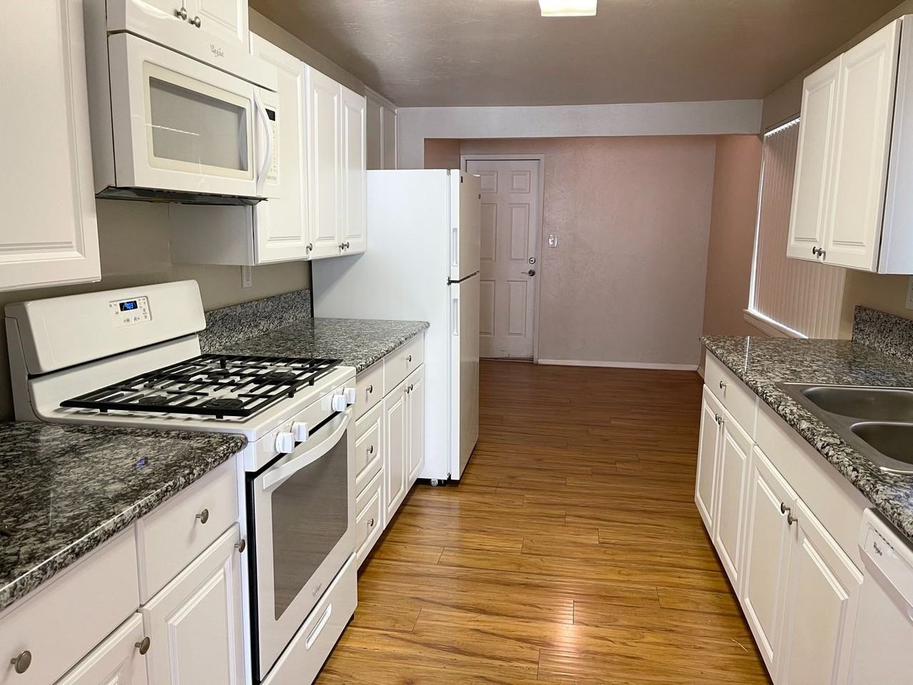 3109 Occidental St - Photo 3 of 10