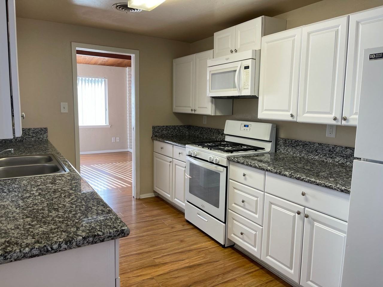 3109 Occidental St - Photo 4 of 10