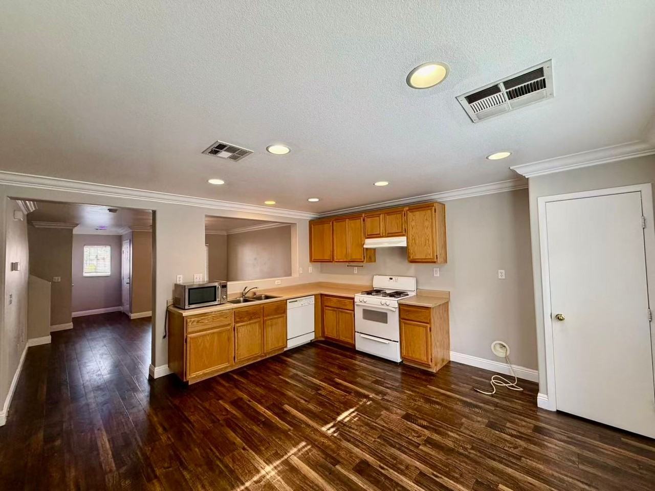 7983 Dutch Villas St - Photo 6 of 20