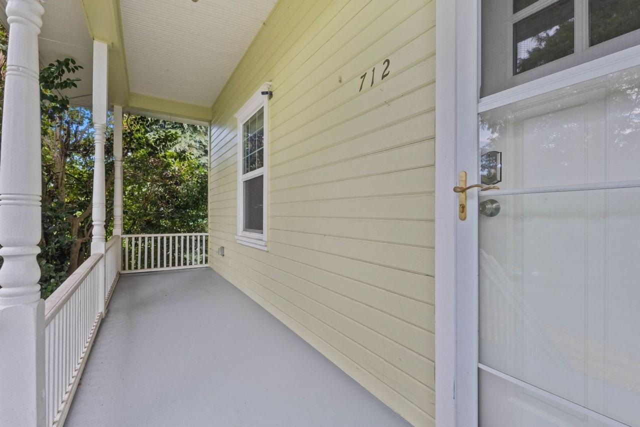 712 Sw 3rd Pl - Photo 3 of 34