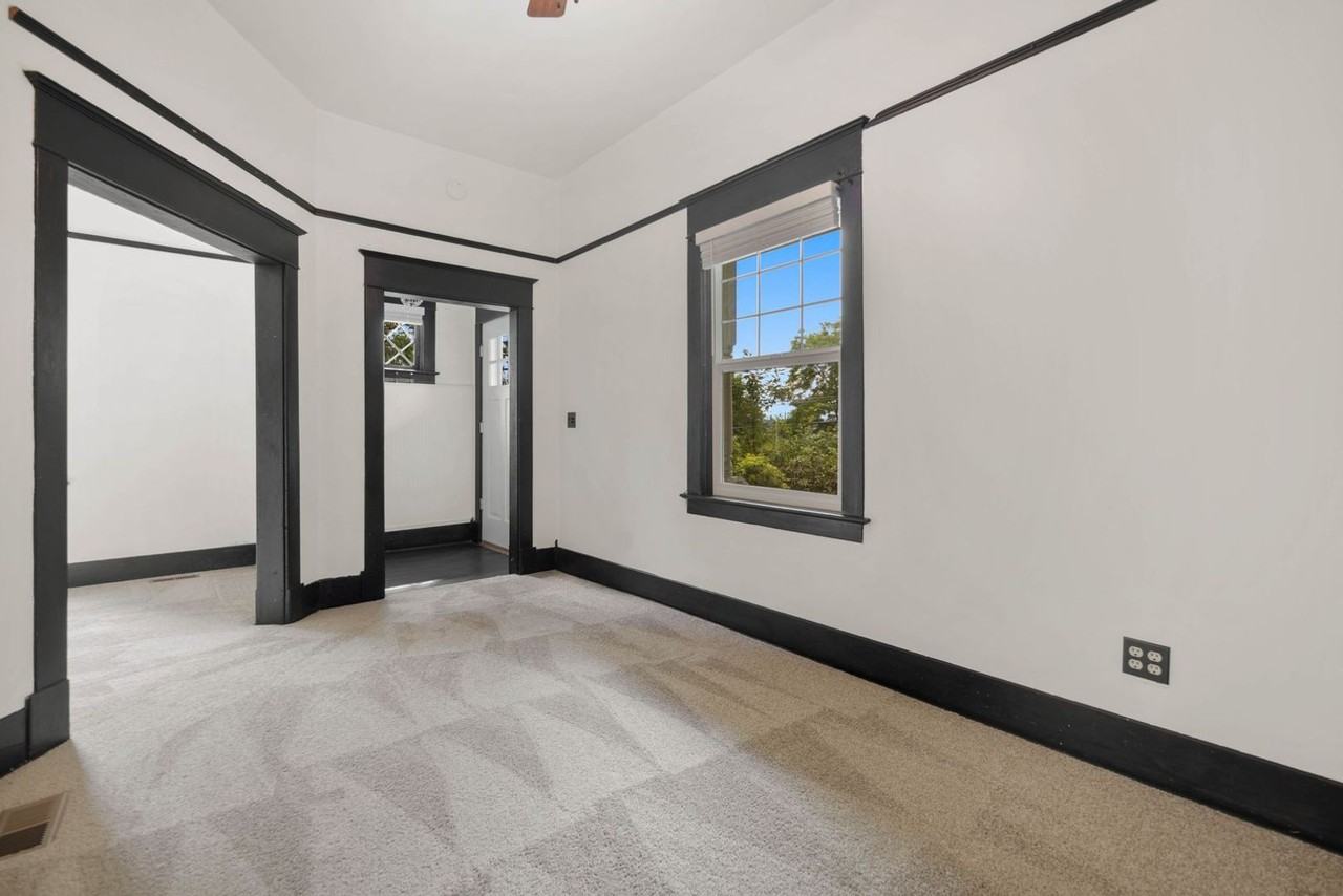 712 Sw 3rd Pl - Photo 5 of 34