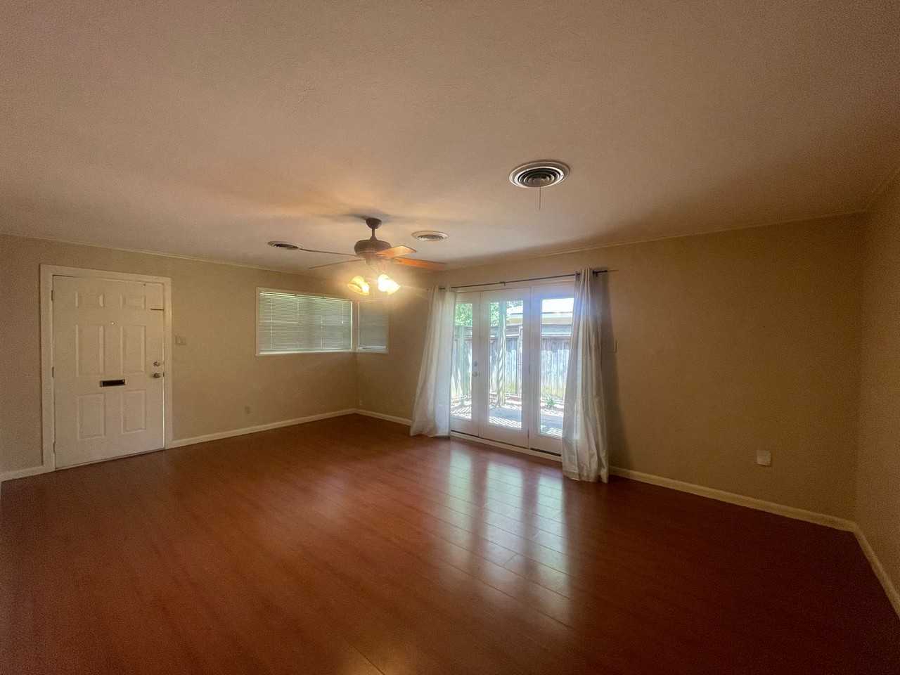 315 E Southfield Rd - Photo 3 of 17