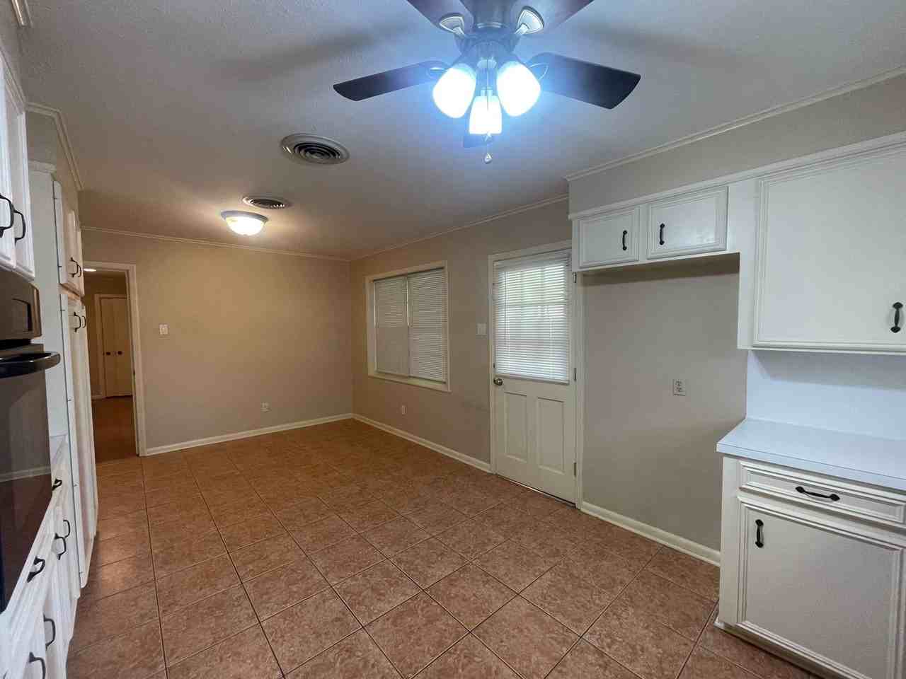 315 E Southfield Rd - Photo 6 of 17
