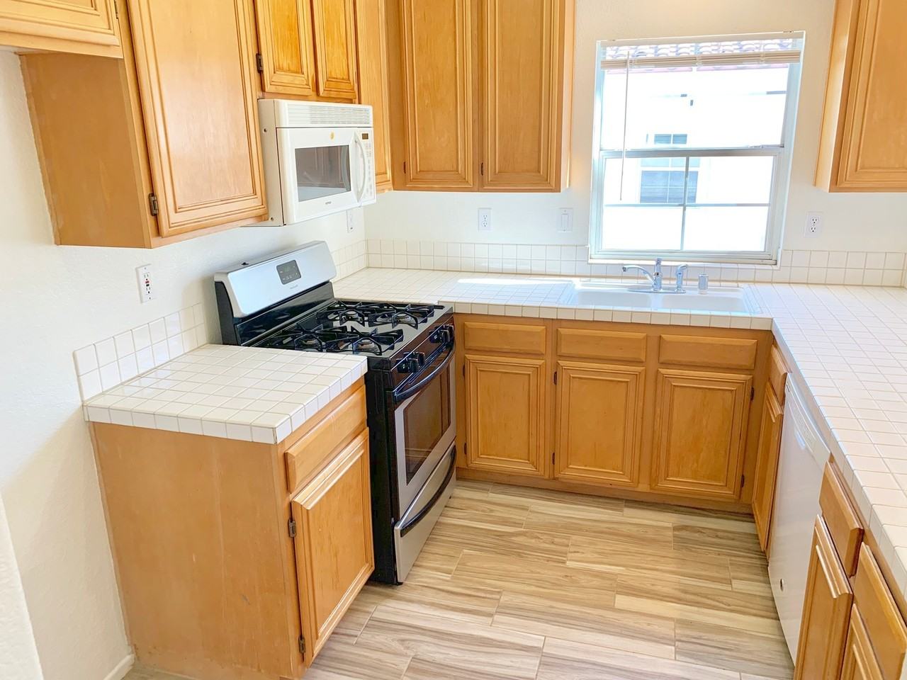 1014 S Rossano Way - Photo 7 of 17
