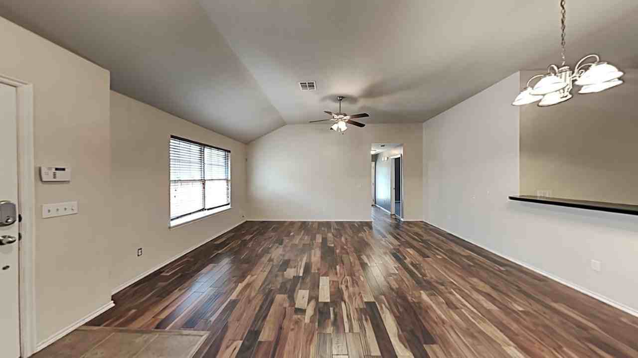 1213 Norway Ave - Photo 4 of 13