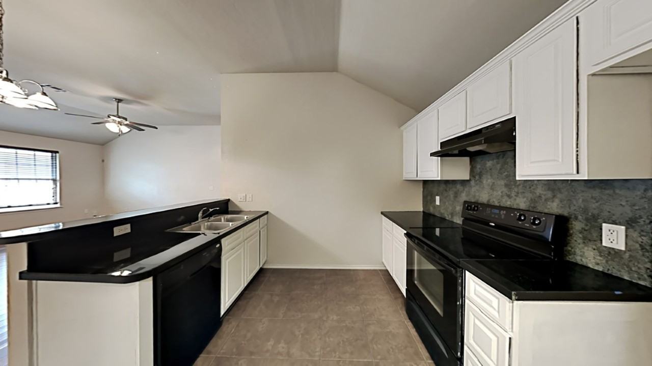 1213 Norway Ave - Photo 5 of 13