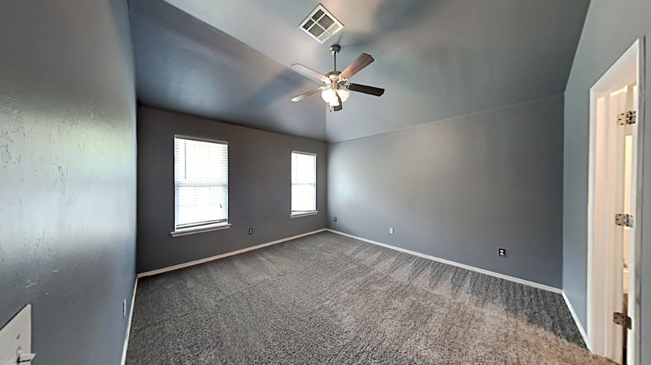 1213 Norway Ave - Photo 6 of 13