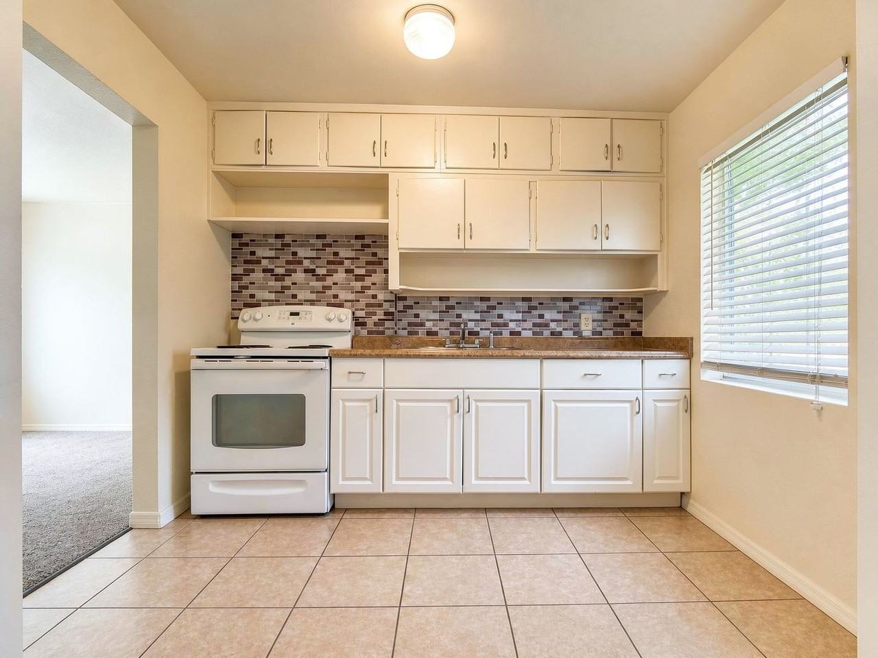 404 Normandy St - Photo 4 of 14