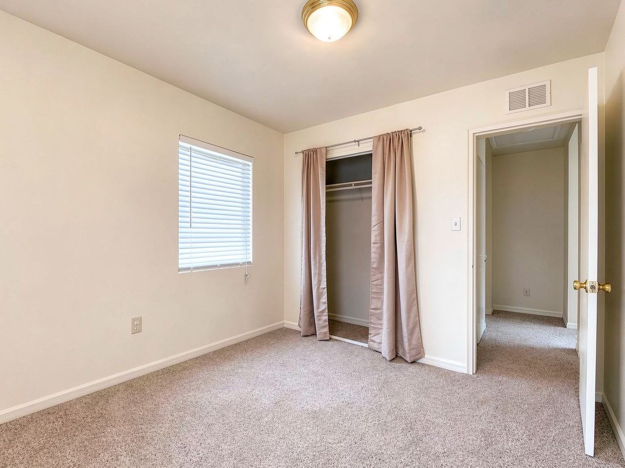 404 Normandy St - Photo 7 of 14