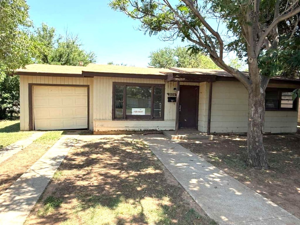2120 47th St - Photo 3 of 5