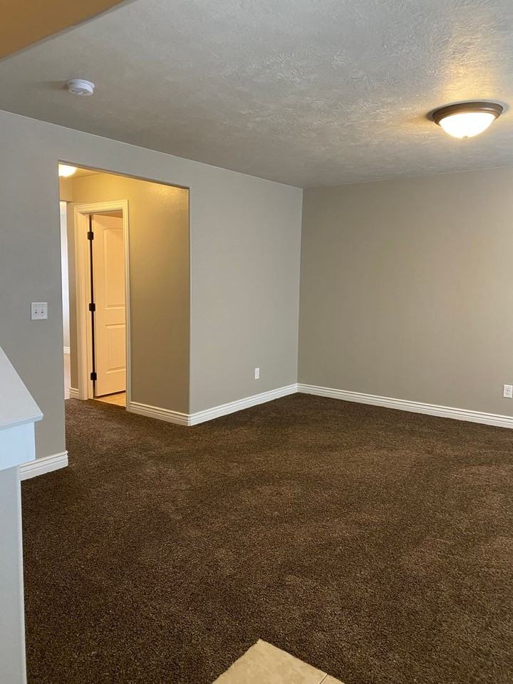 555 Countryside Ave - Photo 2 of 27
