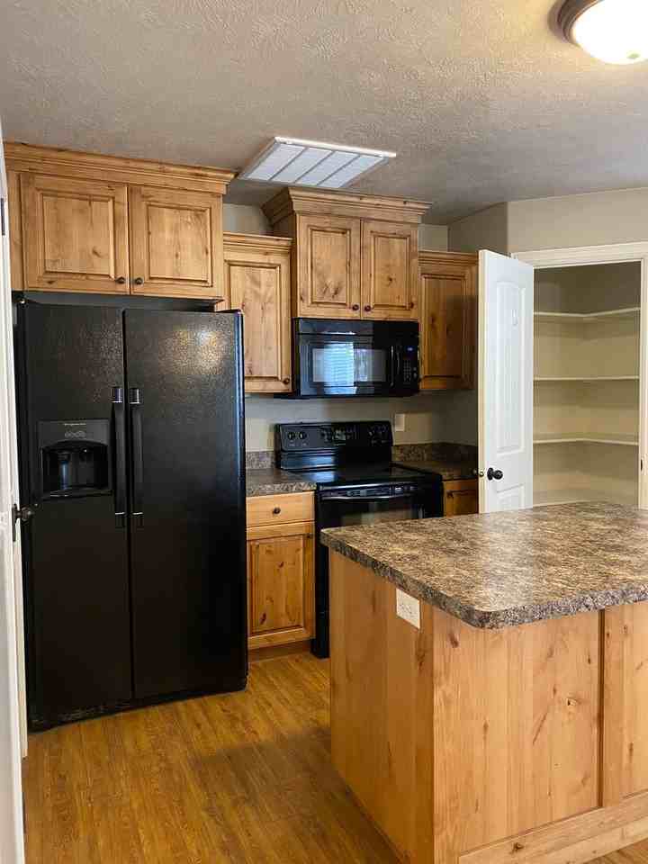 555 Countryside Ave - Photo 7 of 27