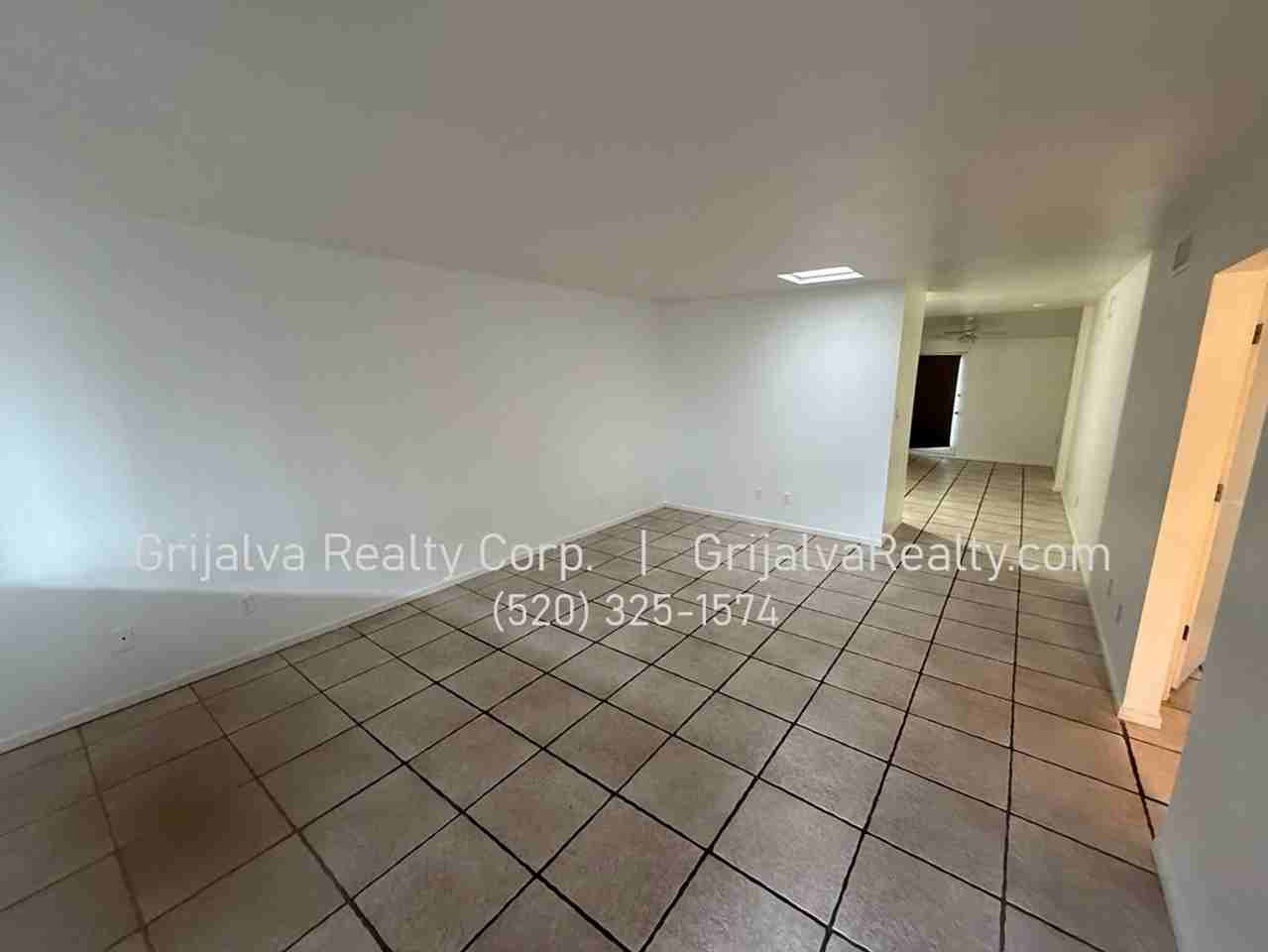 3946 N Stone Ave - Photo 3 of 12