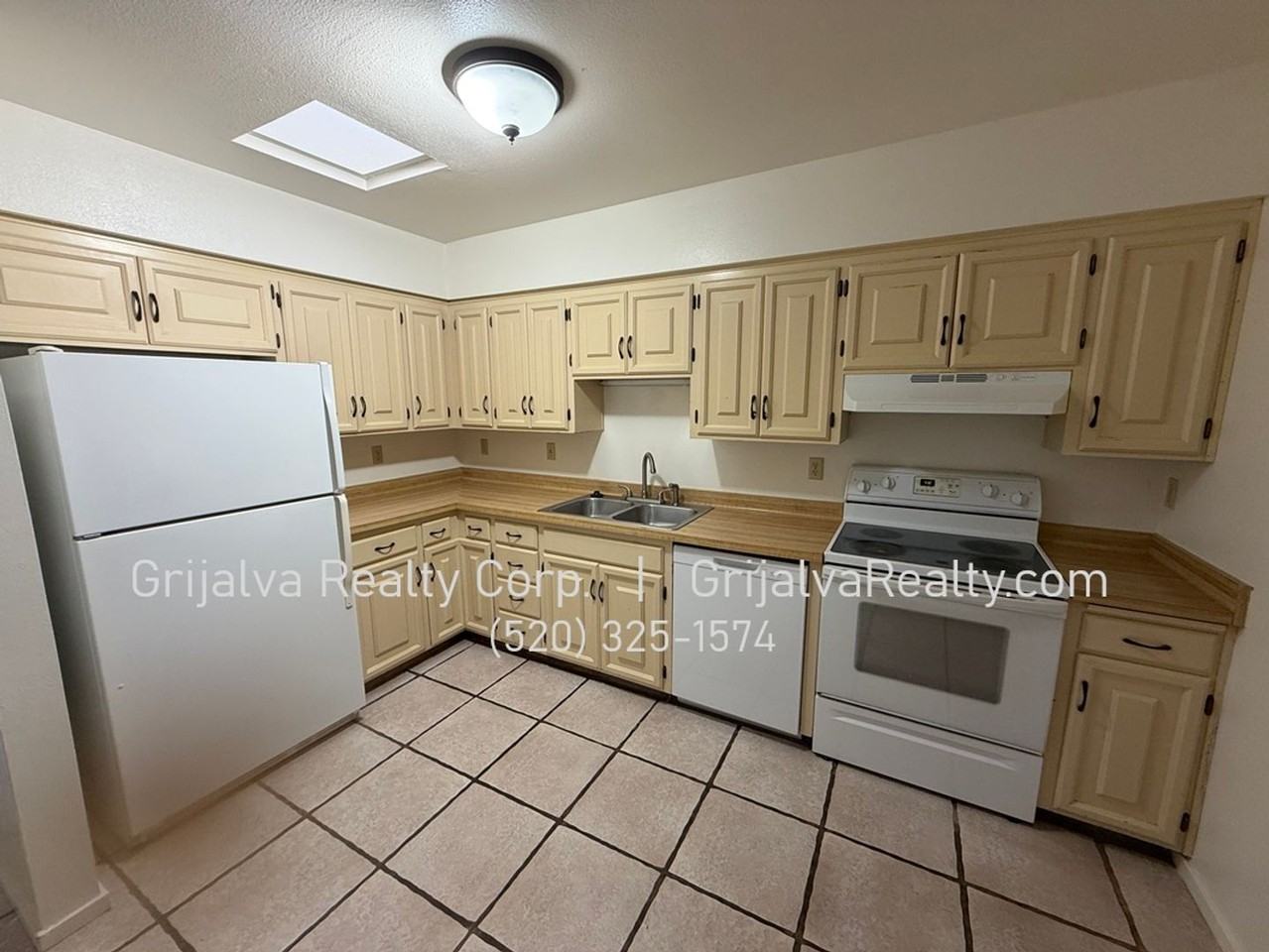 3946 N Stone Ave - Photo 4 of 12