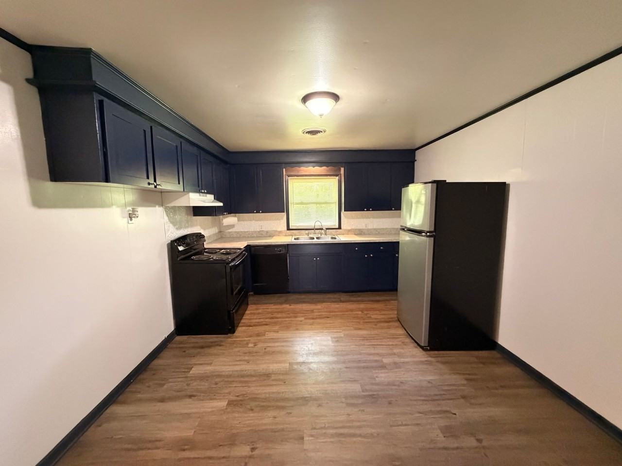 1706 Minerva Dr - Photo 5 of 13