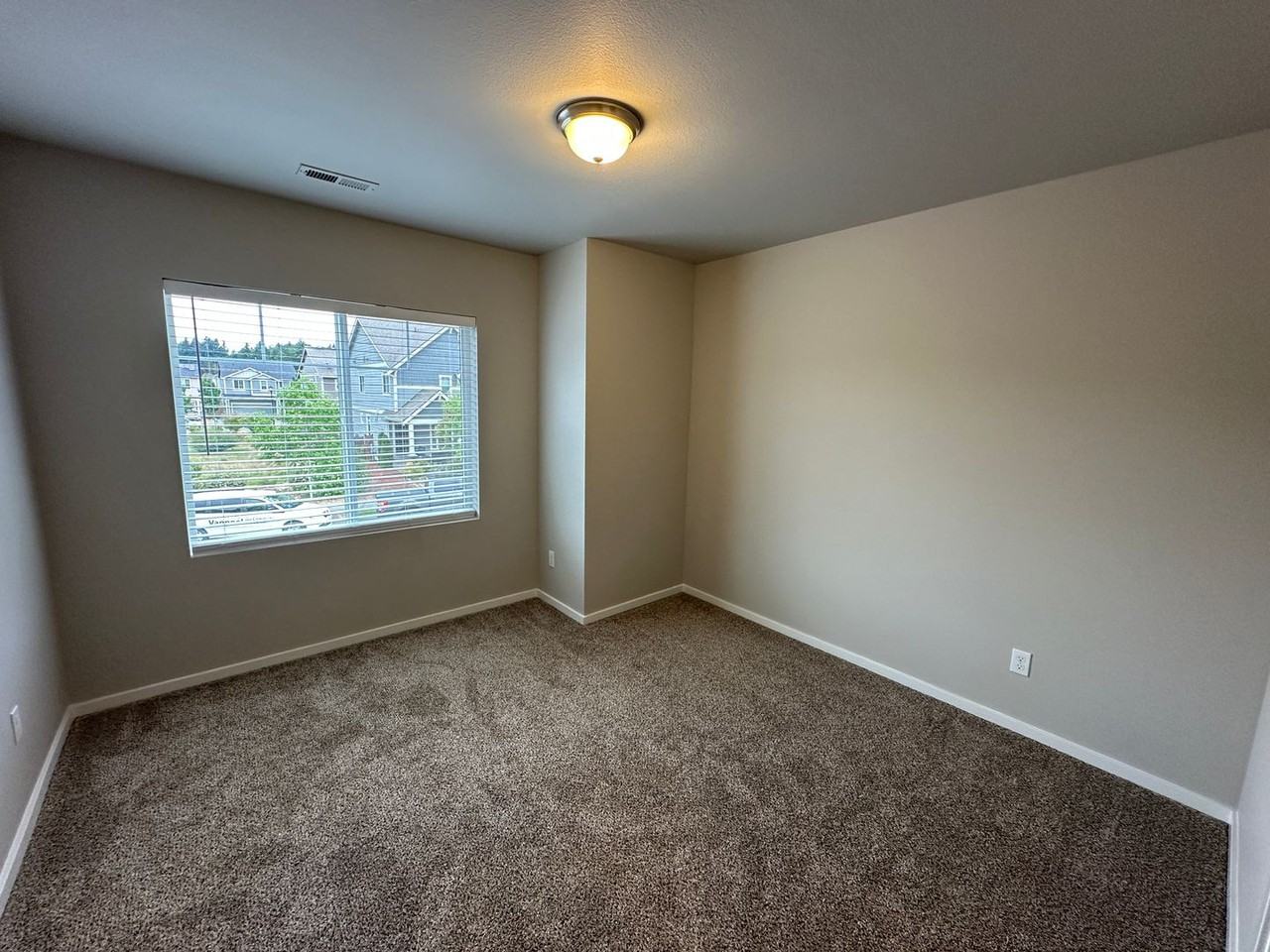 5032 Evie St Se - Photo 7 of 20
