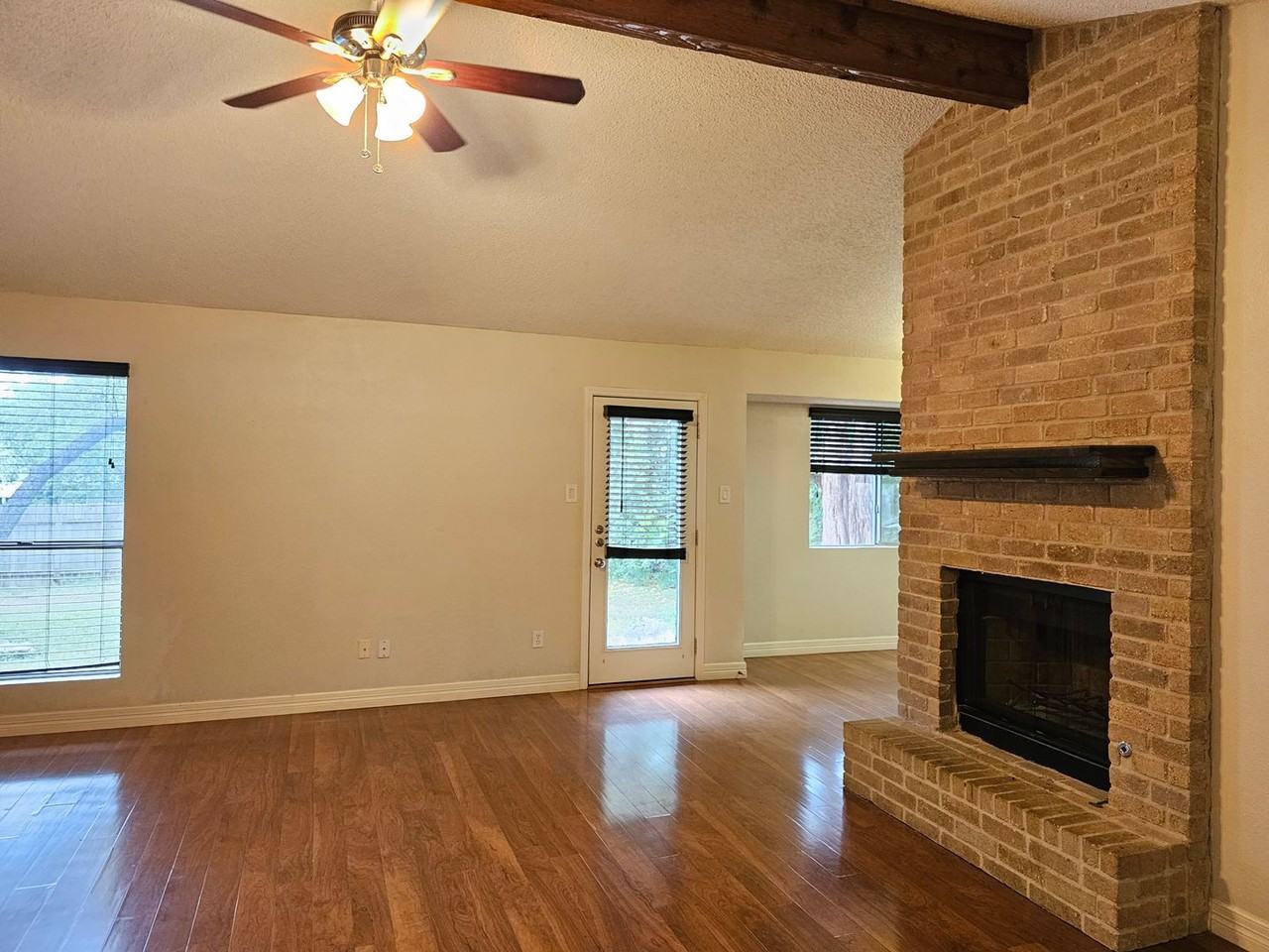 704 Chestnut Xing - Photo 5 of 32