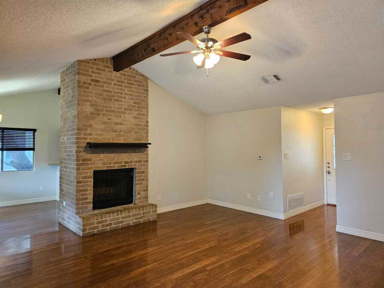 704 Chestnut Xing - Photo 6 of 32