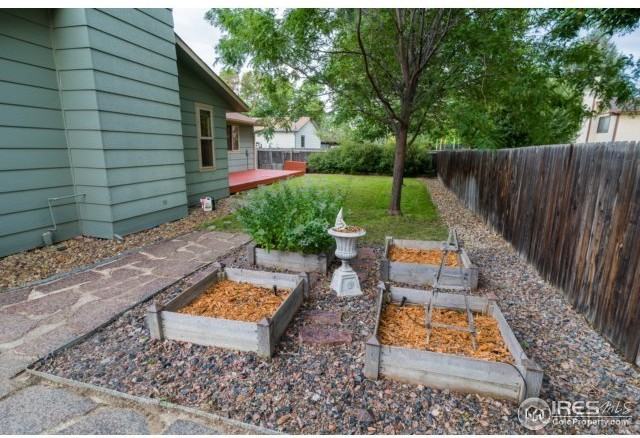 1689 Geneva Cir - Photo 4 of 17