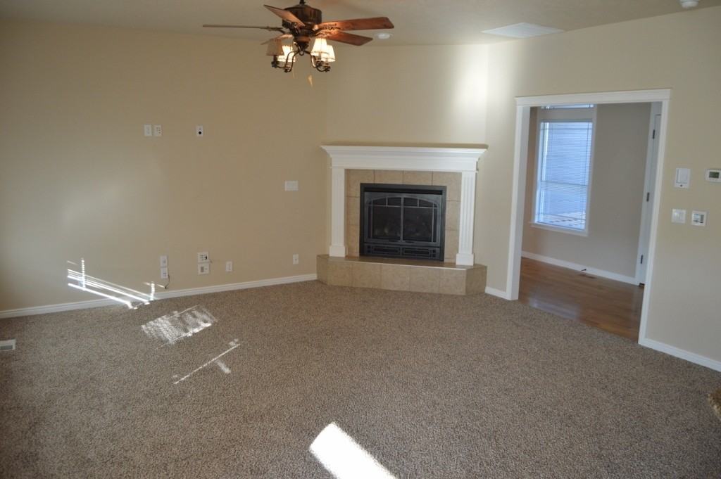 659 S Willow Spring Pl - Photo 2 of 12