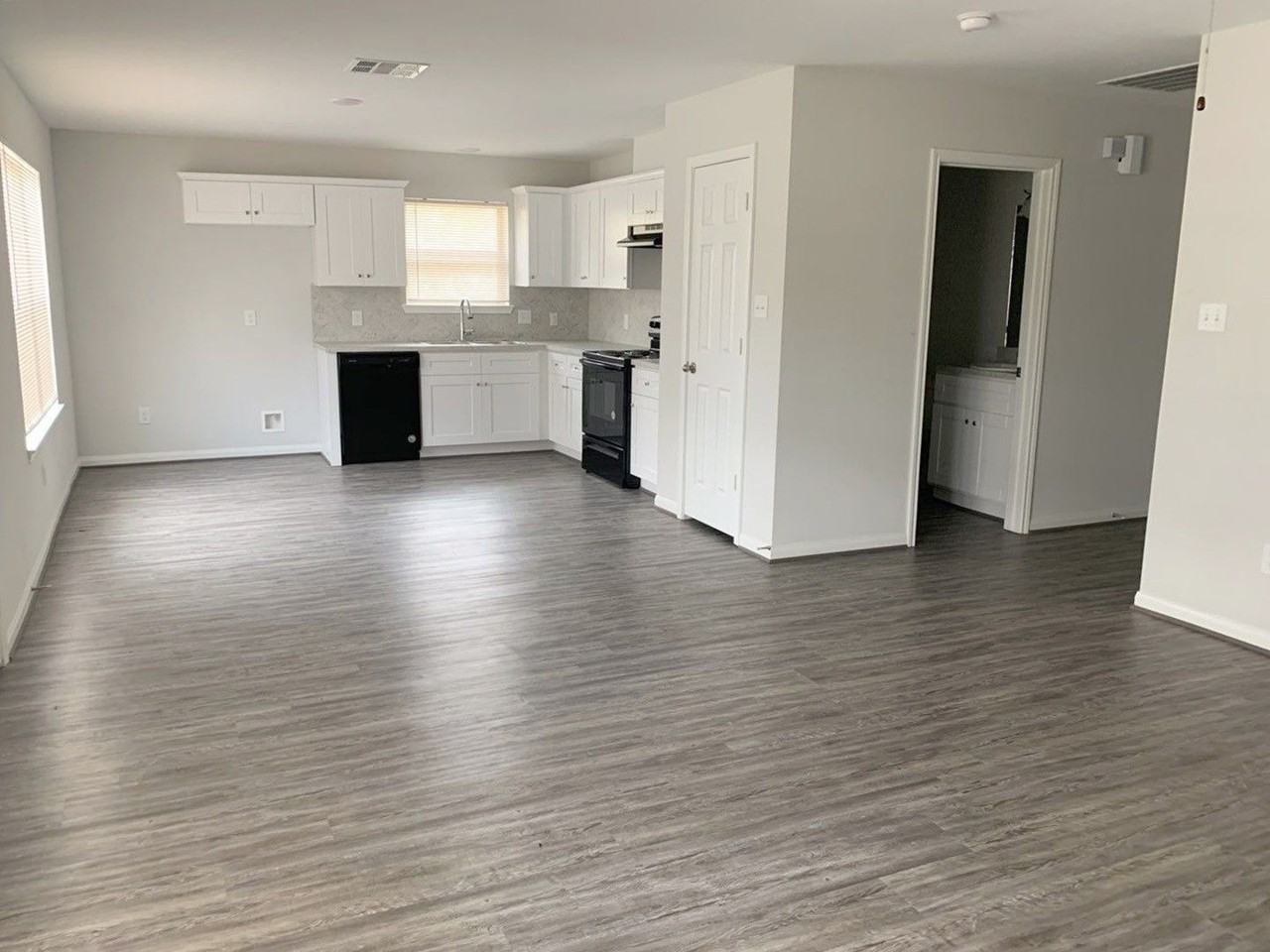 7801 Angus St - Photo 2 of 18