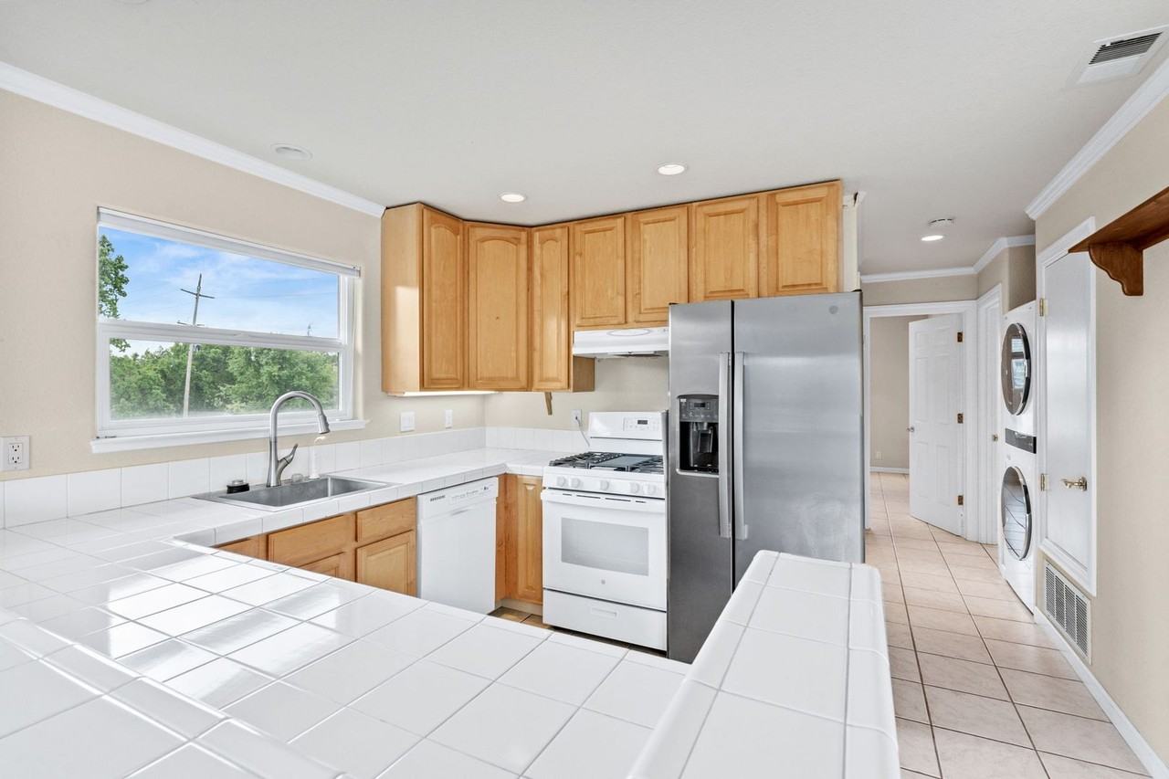 1291 Monticello Rd - Photo 7 of 28