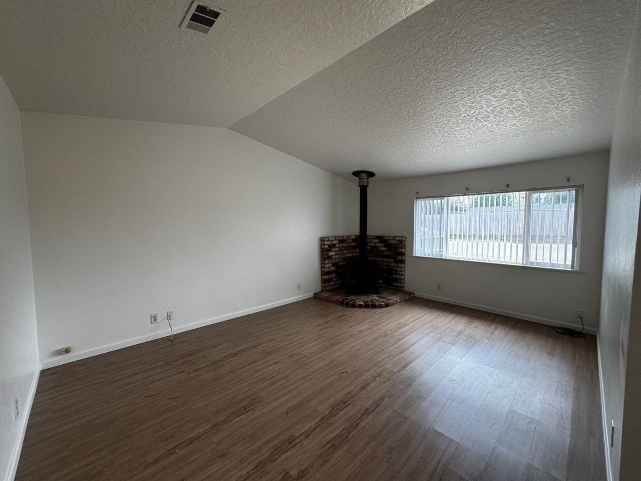 3525 Tracey Ct - Photo 3 of 21