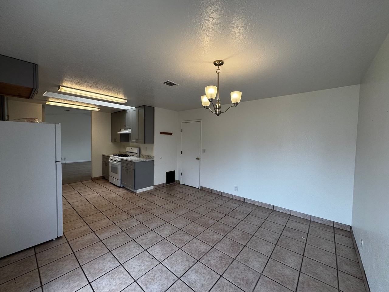 3525 Tracey Ct - Photo 6 of 21
