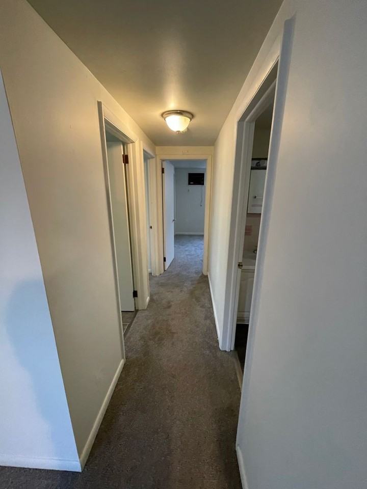 324 N Broad St - Photo 3 of 8