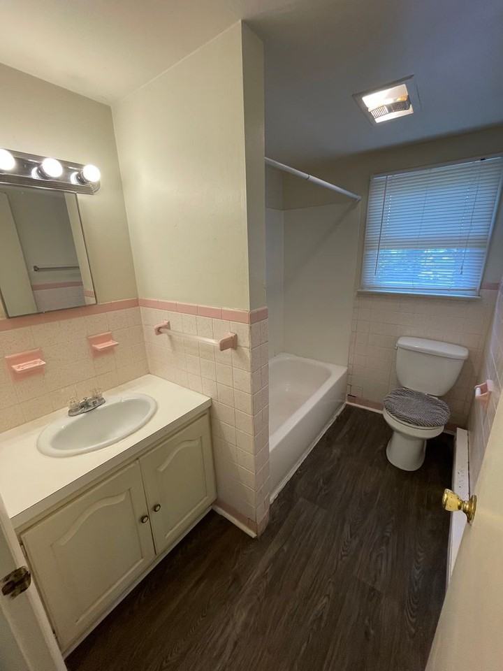 324 N Broad St - Photo 6 of 8