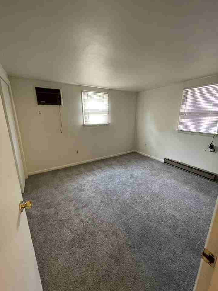 324 N Broad St - Photo 7 of 8