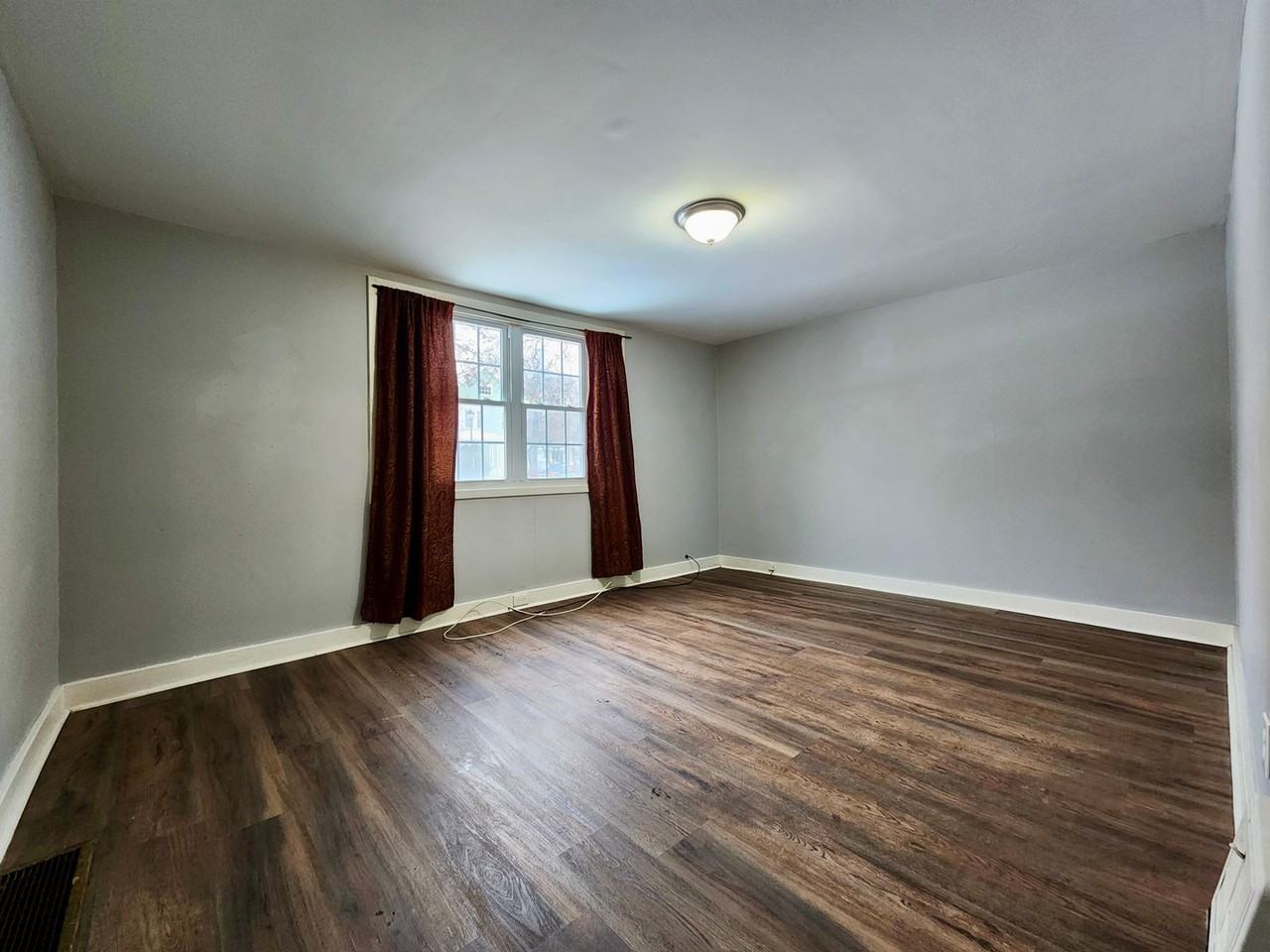 670 Garson Ave - Photo 4 of 18