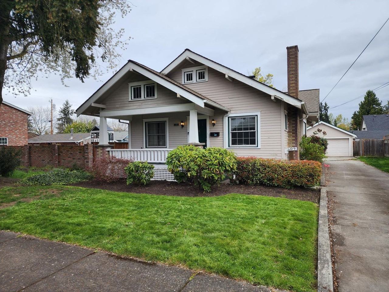 609 5th Ave Nw - Photo 2 of 20