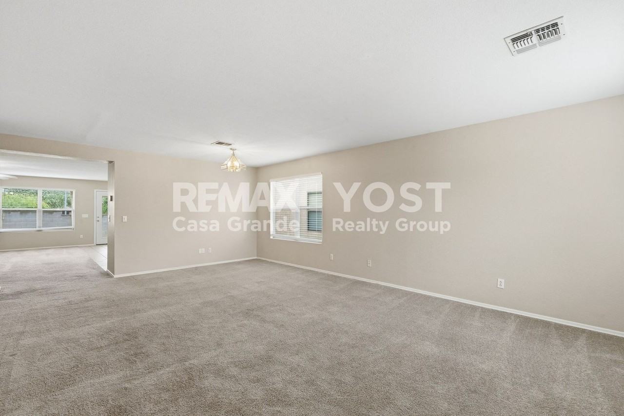660 W Kingman Loop - Photo 2 of 17