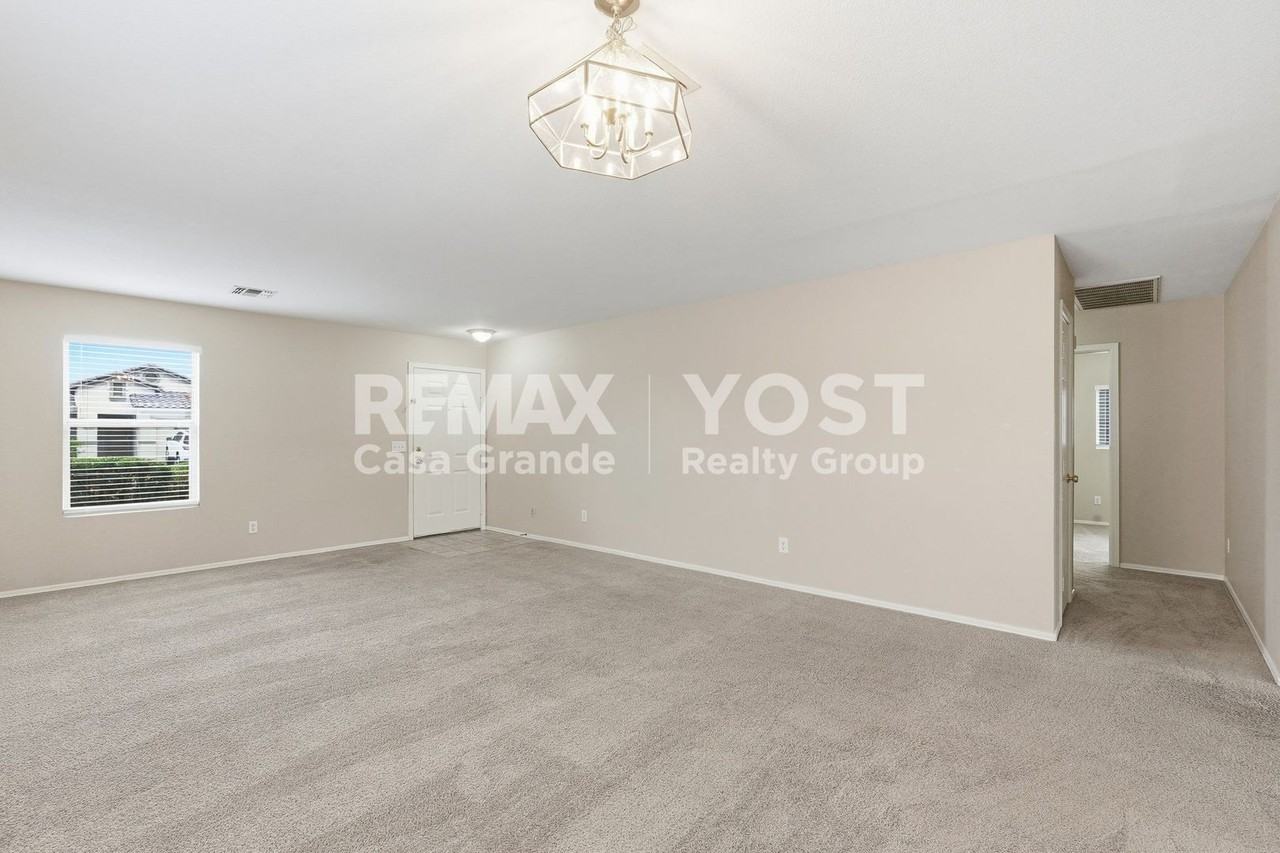 660 W Kingman Loop - Photo 3 of 17