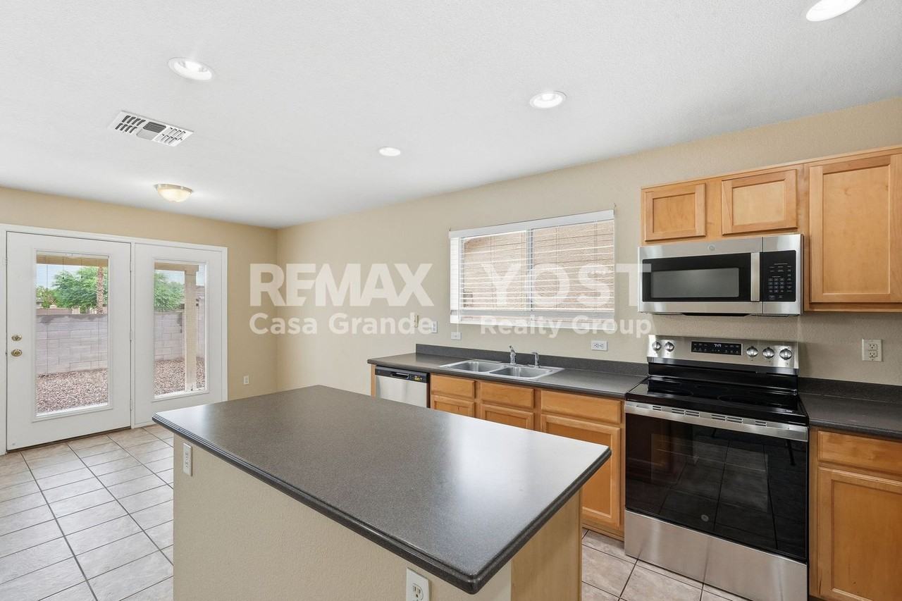 660 W Kingman Loop - Photo 4 of 17