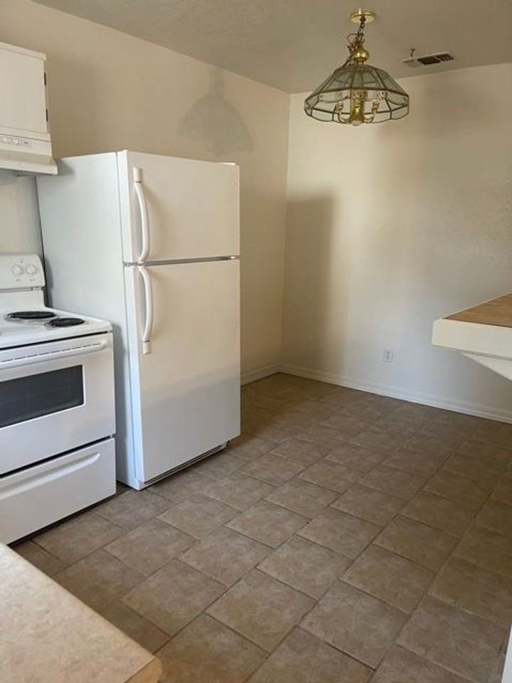 602 S Pennsylvania Ave - Photo 3 of 8